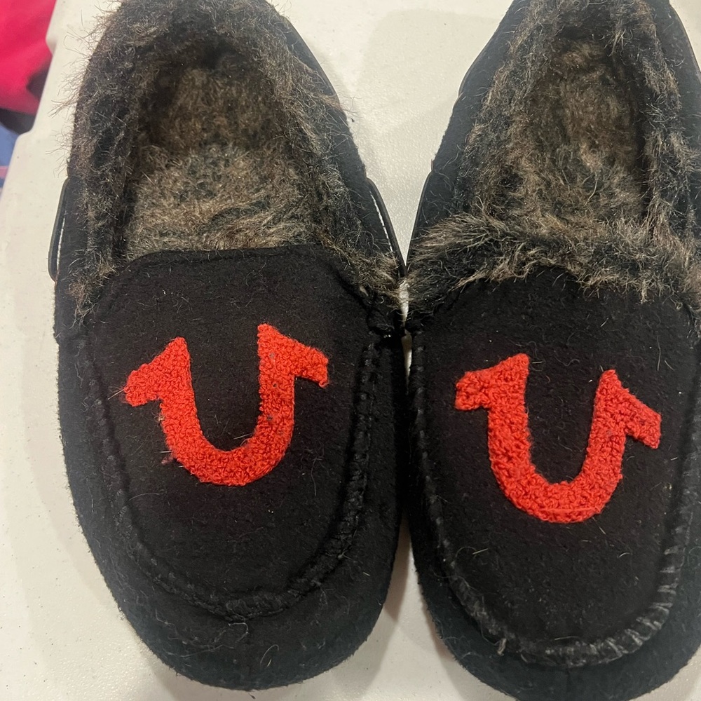 True Religion Men's Slippers House Shoes Black Red Size M 9/10